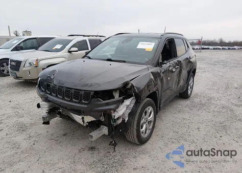 2024 Jeep Compass Latitude 4X4 z USA, uszkodzony, nr VIN 3C4NJDBN4RT122640
